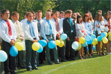 Першокурсники університету під час посвяти у студенти 1 вересня 2012 року
