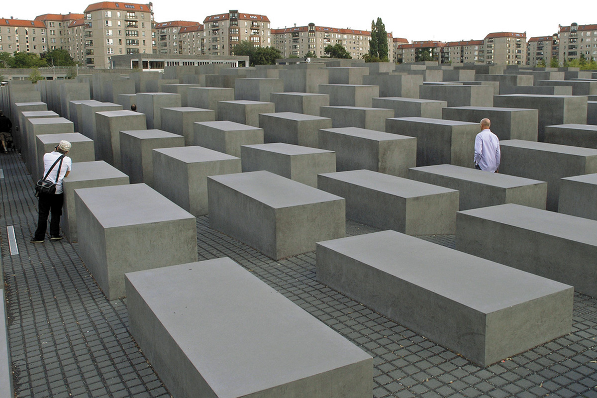 Меморіал жертвам Голокосту — розташований в центрі Берліна (Німеччина)