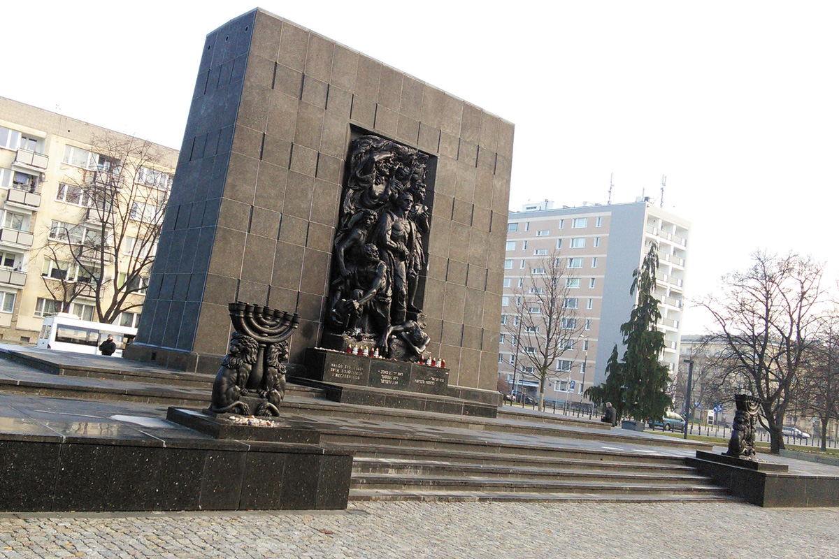 Меморіал героям Варшавського гетто у Варшаві 